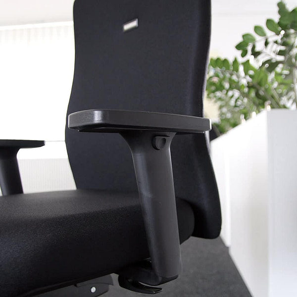 Bild vom ergonomischen Bürostuhl in schwarz zum Testen