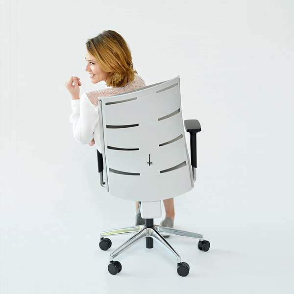 Der lento Bürostuhl matrix mit sensosit Sitztechnologie