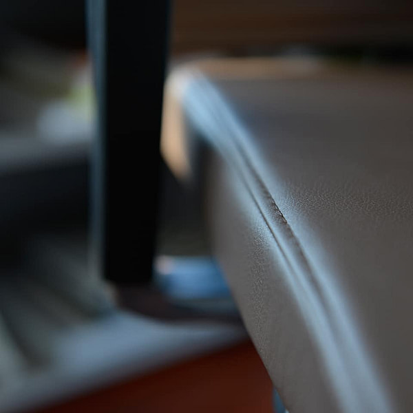 Detailbild zum Sitz von Chefsessel Bürostuhl aus Echtleder braun von lento