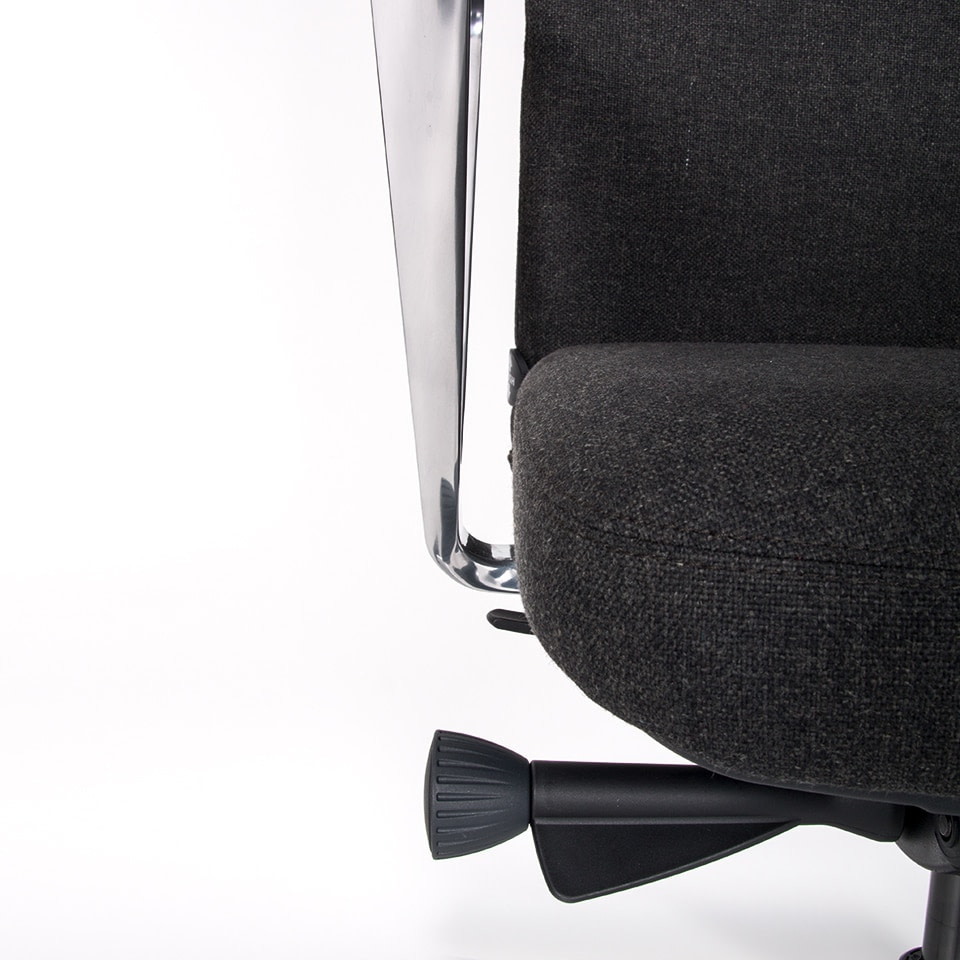 Detail zu lento Chefsessel Bürostuhl mit Aluminium Armlehne und Sitz in Stoff schwarz
