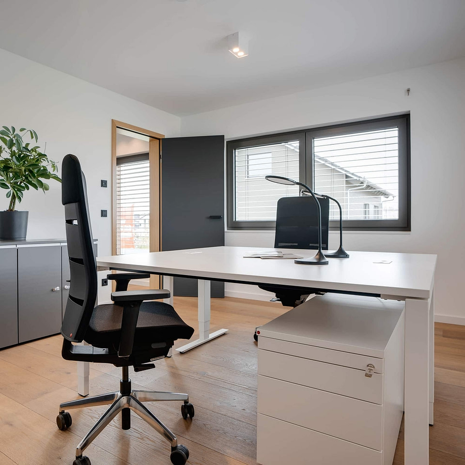 Bild zu lento Bürostuhl made in Germany: agilis matrix MT13 ergonomischer Bürostuhl schwarz mit Netzrücken