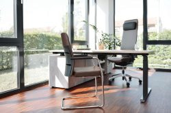 lento Bürostuhl mit Kopfstütze / Chefsessel in Echtleder mit extra hoher Rückenlehne fürs Chefzimmer
