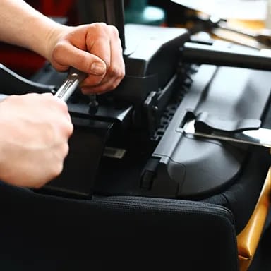 Bürostuhl deutscher Hersteller: Montage der Rückenlehne eines ergonomischen Bürostuhls agilis lento