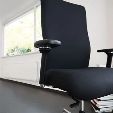 Bürostuhl XXL, Schwerlaststuhl: Ergonomischer agilis XXL Bürostuhl in Schwarz freigestellt, Seitenansicht Hersteller lento