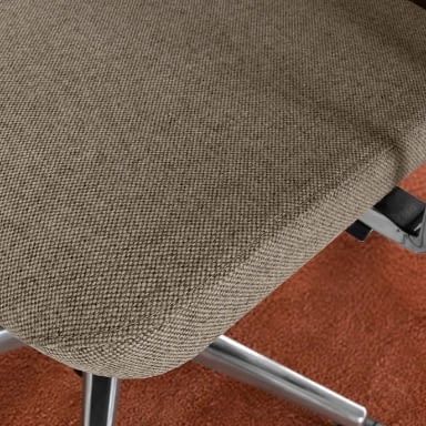 Die Struktur des Polsterbezugs vom Bürostuhl agilis matrix comfort ist im Detail ausgeführt.