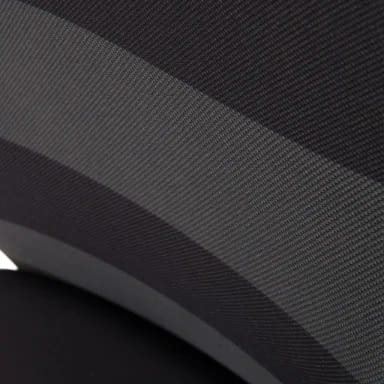 Ergonomischen Bürostuhl testen agilis Detailaufnahme Stoffrücken schwarz mit grauem Streifen