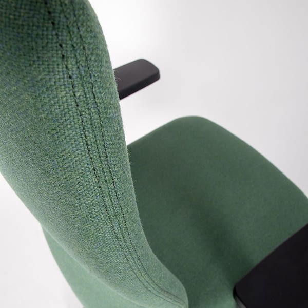 Detailaufnahme von lento ergonomischer Bürostuhl grün agilis in Stoff