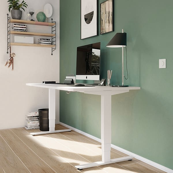 bild eines einzelarbeitsplatz mit steh sitz schreibtisch von lento elektrisch hoehenverstellbar auch im homeoffice direkt vom hersteller