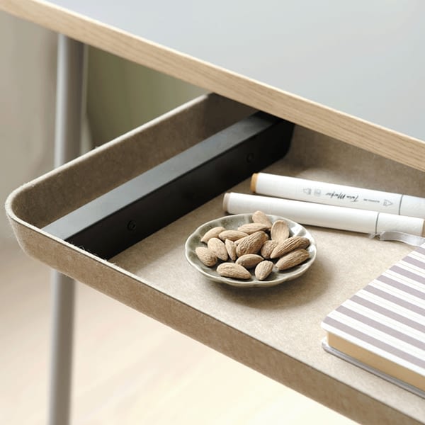 Schreibtischzubehör: Detailansicht Schublade Filz beige