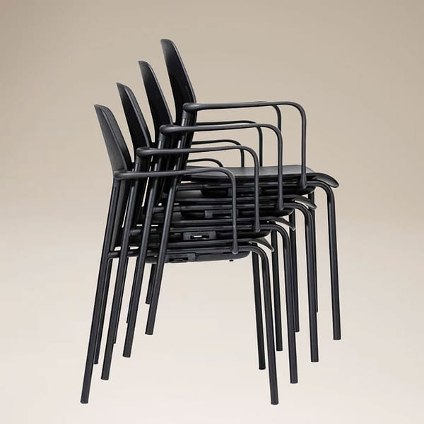 lento Vierfuss Stuhl light 2.0 mit Armlehnen ergonomischer Besucherstuhl schwarz - einfach Platz schaffen stapeln