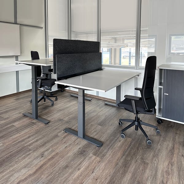 Büroplanung mit lento - Ergonomische Bürostühle agilis matrix mit Steh-Sitzschreibtisch - Made in Germany