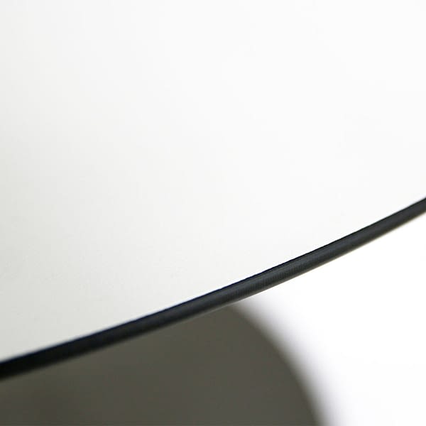 lento Beistelltisch rund in zwei Höhen Ø 69 cm und Ø 79 cm weißer Fußteller - Detailaufnahme