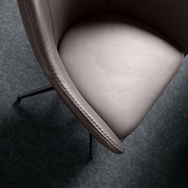 Schalenförmige Konferenzstühle in dunkelbraunem Echtleder – hochwertig gefertigt in Deutschland