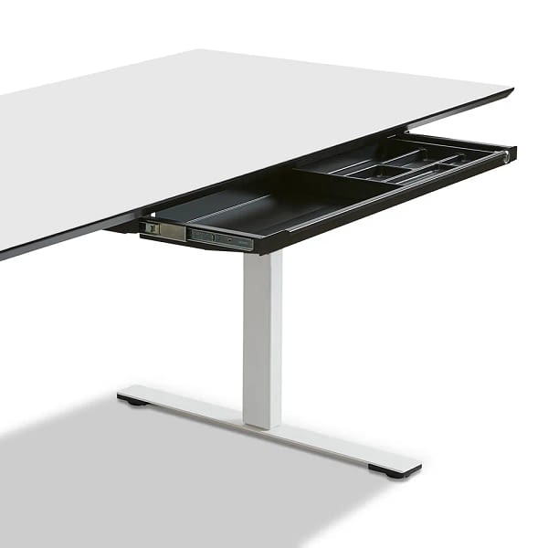 Schreibtischzubehör Slim Tray Schublade mit Schloss, weißer Sitz-Steh-Schreibtisch seitlich, Schublade halb sichtbar und offen lento