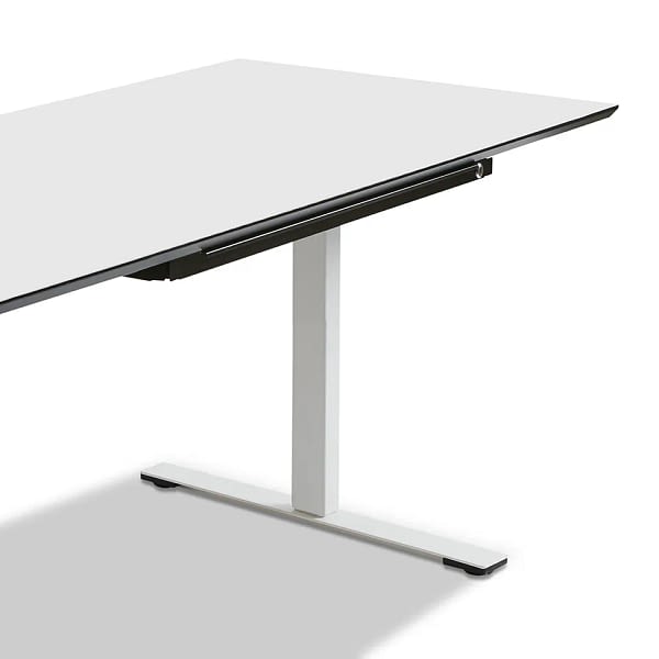 Schreibtischzubehör Slim Tray Schublade mit Schloss, weißer Sitz-Steh-Schreibtisch seitlich, Schublade halb sichtbar und geschlossen lento