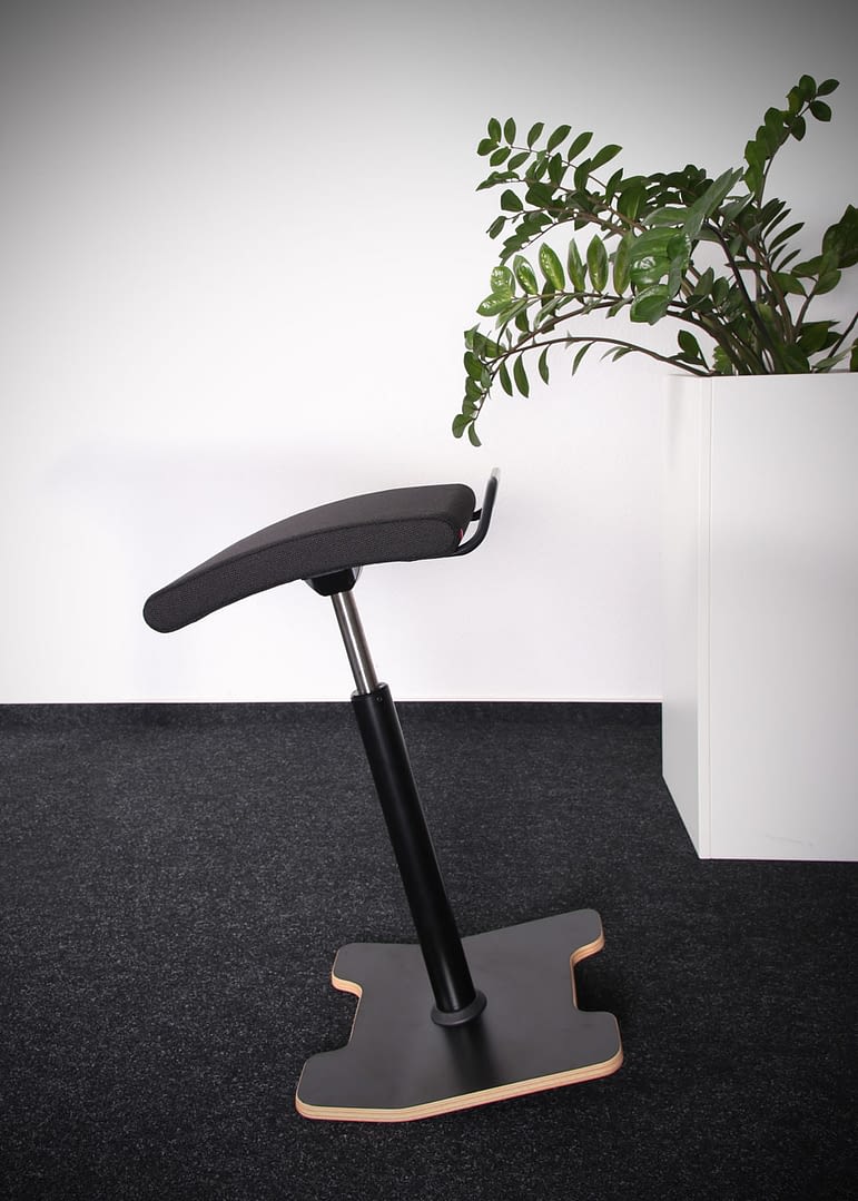 lento nachhaltiger Bezug für Hocker und Sitz-Stehhilfen camira Quest: aus recyceltem Meeresplastik dank SEAQUAL Initiative