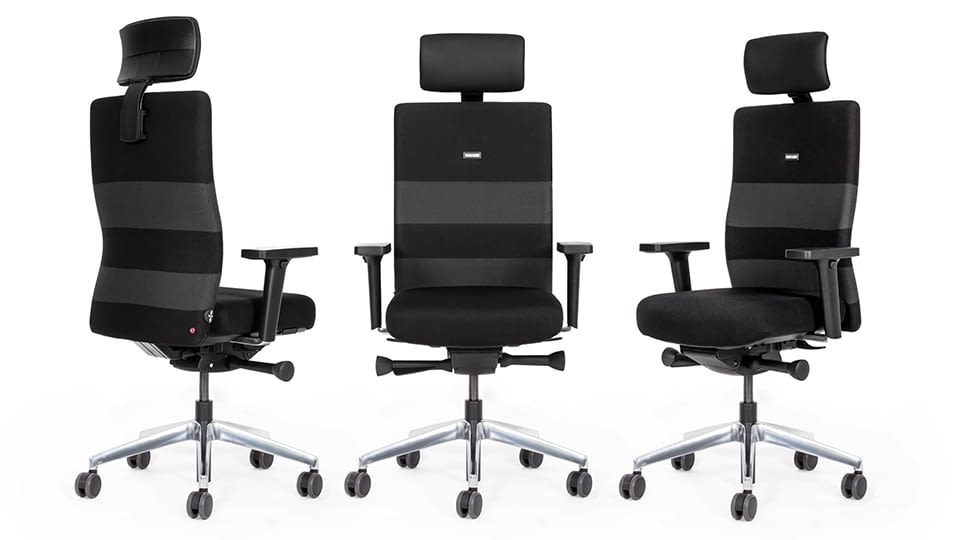 Der ergonomische Bürostuhl agilis comfort mit Kopfstütze ist als Produktansicht in drei Positionen dargestellt: Front-, Rück- und Perspektivansicht.