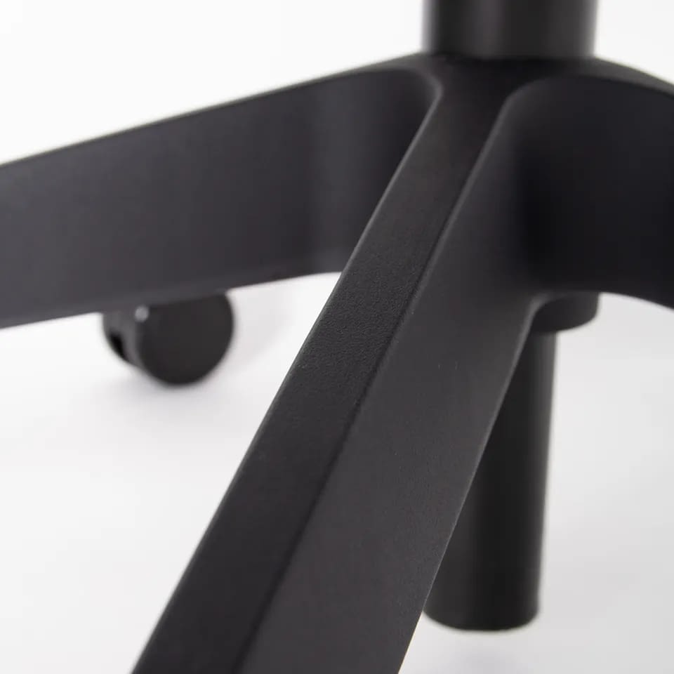 Das Fußkreuz des agilis start-up ist in einem vergrößerten Ausschnitt zu sehen, mit deutlich erkennbarer Materialstruktur und Verarbeitung.