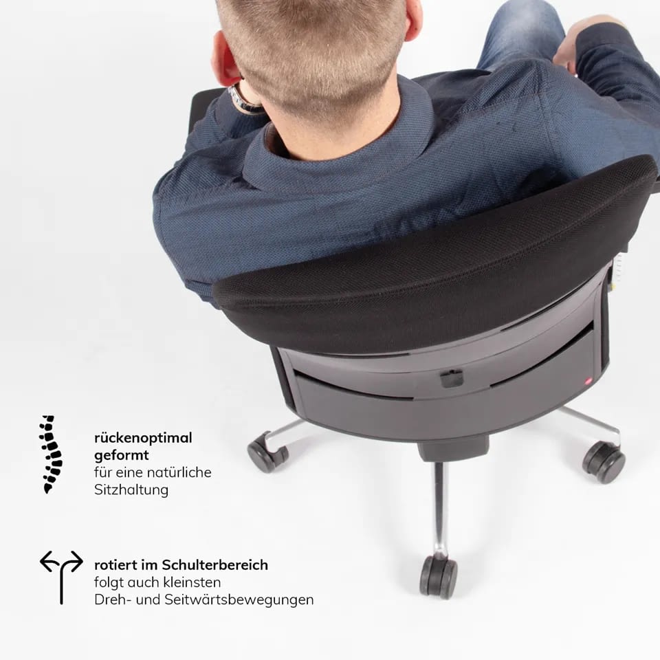 Aus der Vogelperspektive sitzt eine Person im ergonomischen Bürostuhl agilis matrix mit Blick nach hinten.