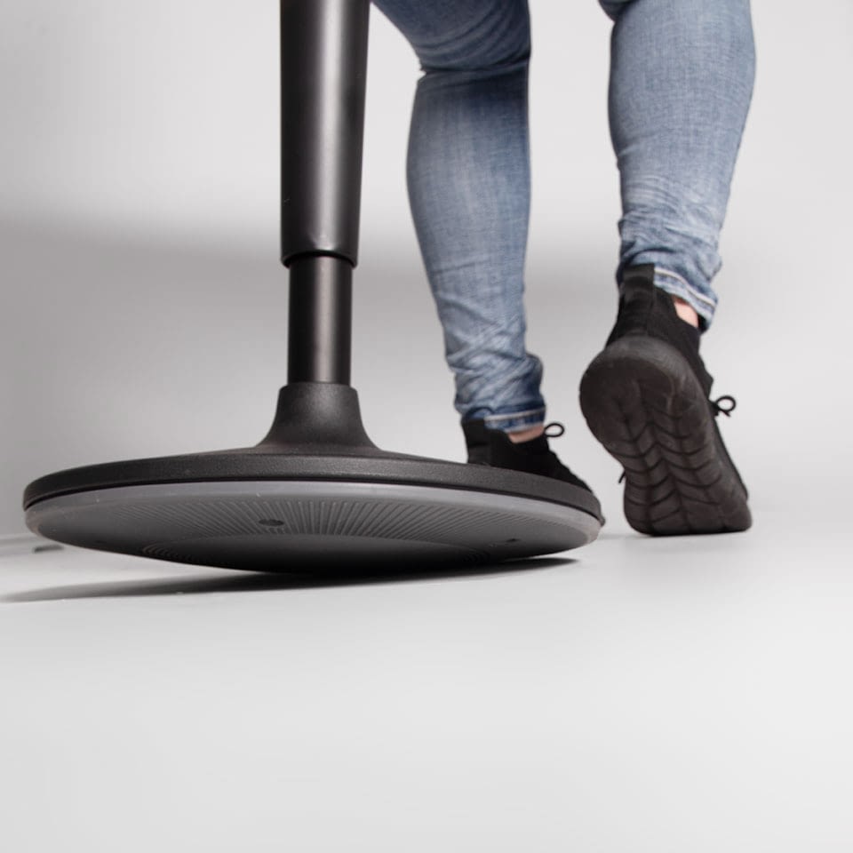 Stehhocker/Wackelhocker sella flex als Sitz-Stehhilfe mit konvexer Unterseite