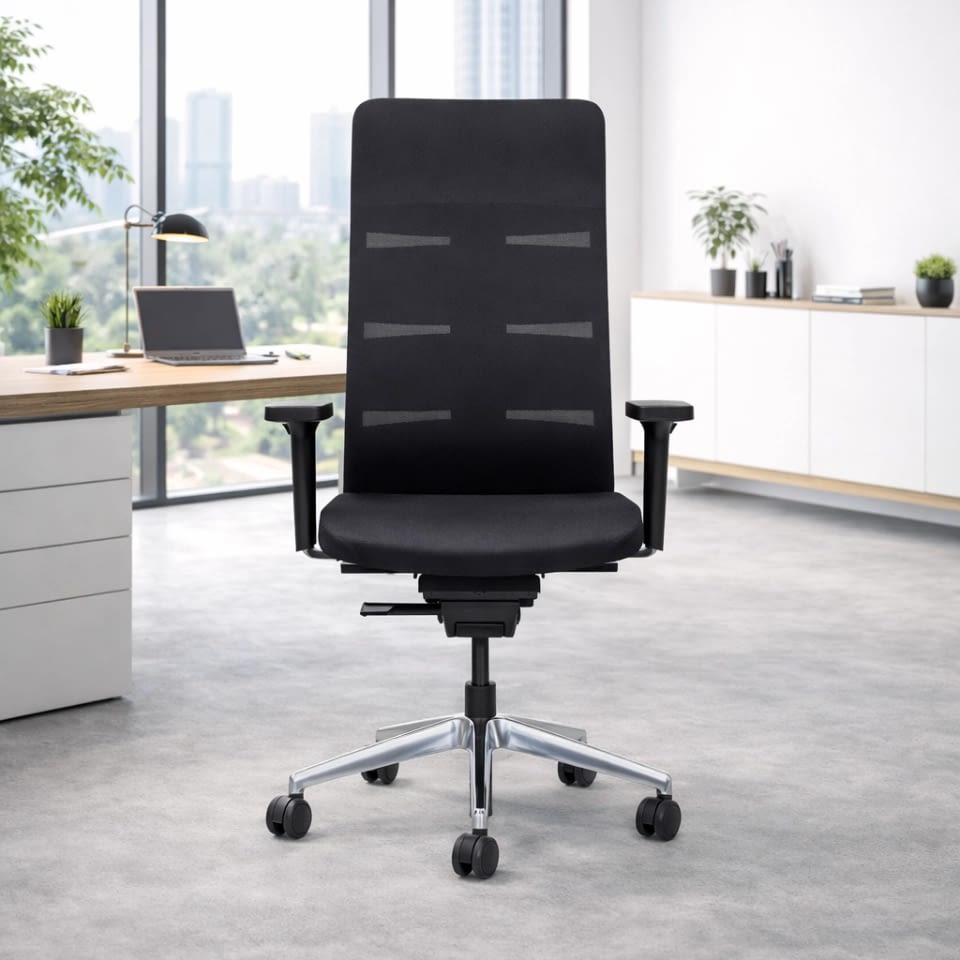 Bürostuhl testen agilis matrix ergonomischer Bürostuhl von vorne schwarz Netzrücken Armlehnen im Büro lento