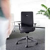 Bild des ergonomischen Buerostuhls Laboro von lento für den Arbeitsbereich Buero und Home Office hochwertige Bueromoebel aus Deutschland sofort lieferbar in schwarzen Stoff mit Rollen