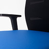 Detailbild des Chefsessels Agilis Matrix von Lento mit stufenloser Sitzverstellung und hoehenverstellbarer Armlehne