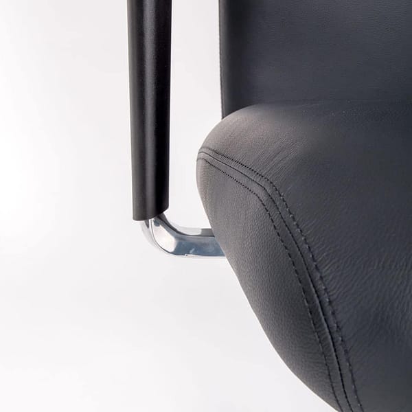 Detailbild Sitz und Armlehne von Bürostuhl bis 200 kg belastbar direkt vom deutschen Bürostuhlhersteller lento