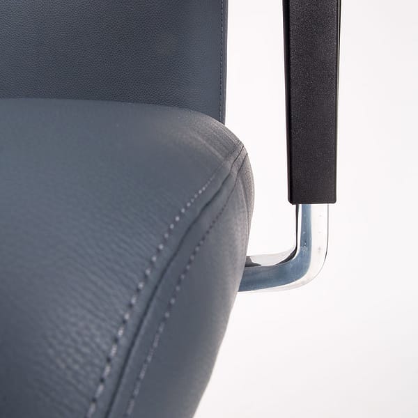 Detailbild Sitz und Naht zu Chefsessel Echtleder Buerostuhl made in Germany direkt vom Hersteller lento