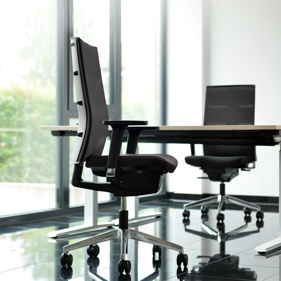 Bild zu Doppelarbeitsplatz mit ergonomischen Bürostühlen mit Netzrücken agilis matrix von lento deutscher Bürostuhlhersteller