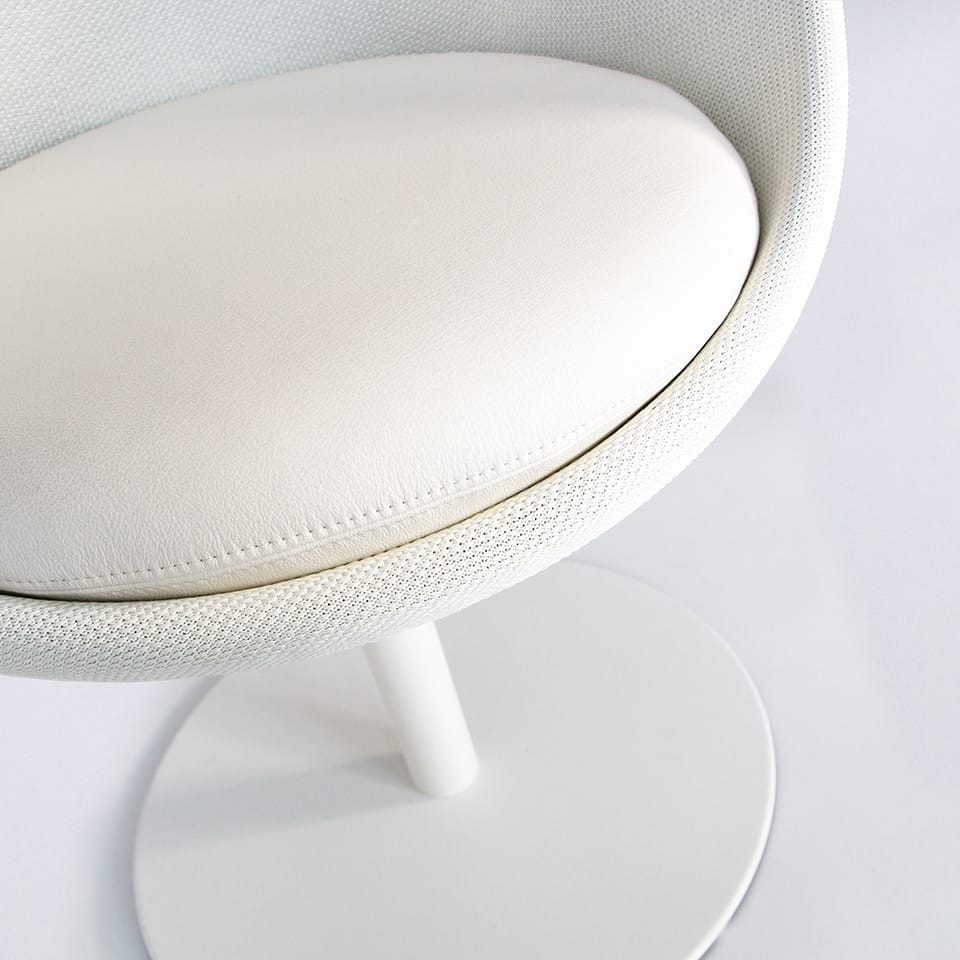detail picture of a lounge chair lillus by lento golf design ball seat white leather in high quality sports furniture