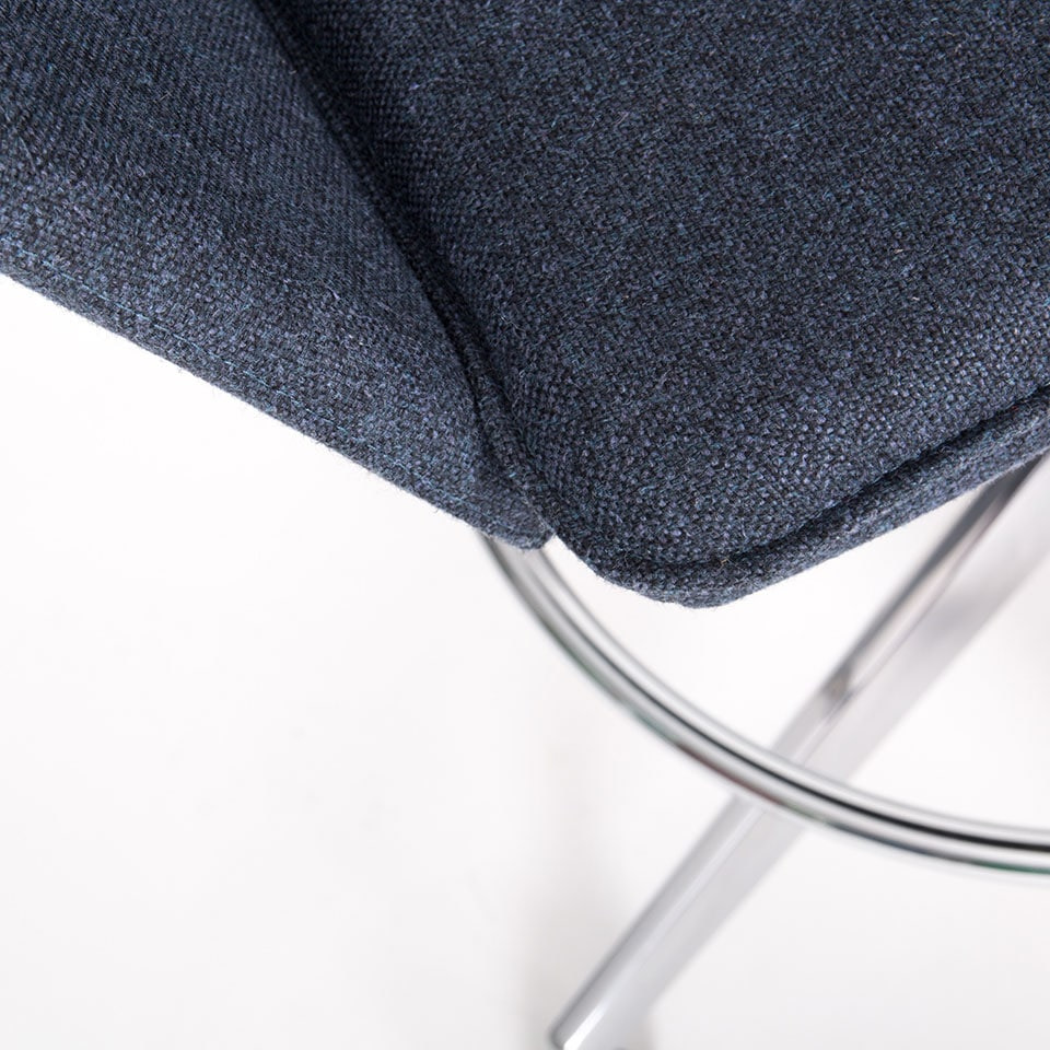 bild eines tresenstuhl counterstuhl lento sitting smart stoff mit details und darstellung des materiales