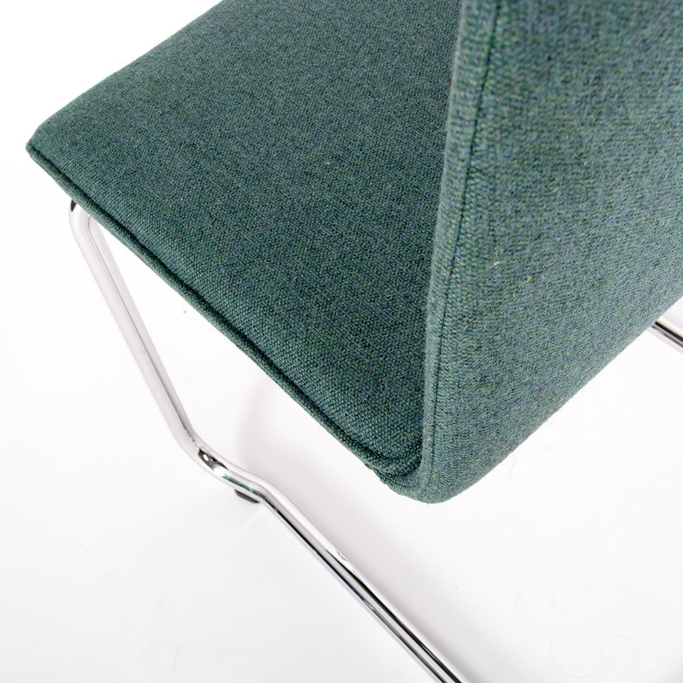 freischwinger-lento-sitting-smart-f-4-mlf-4