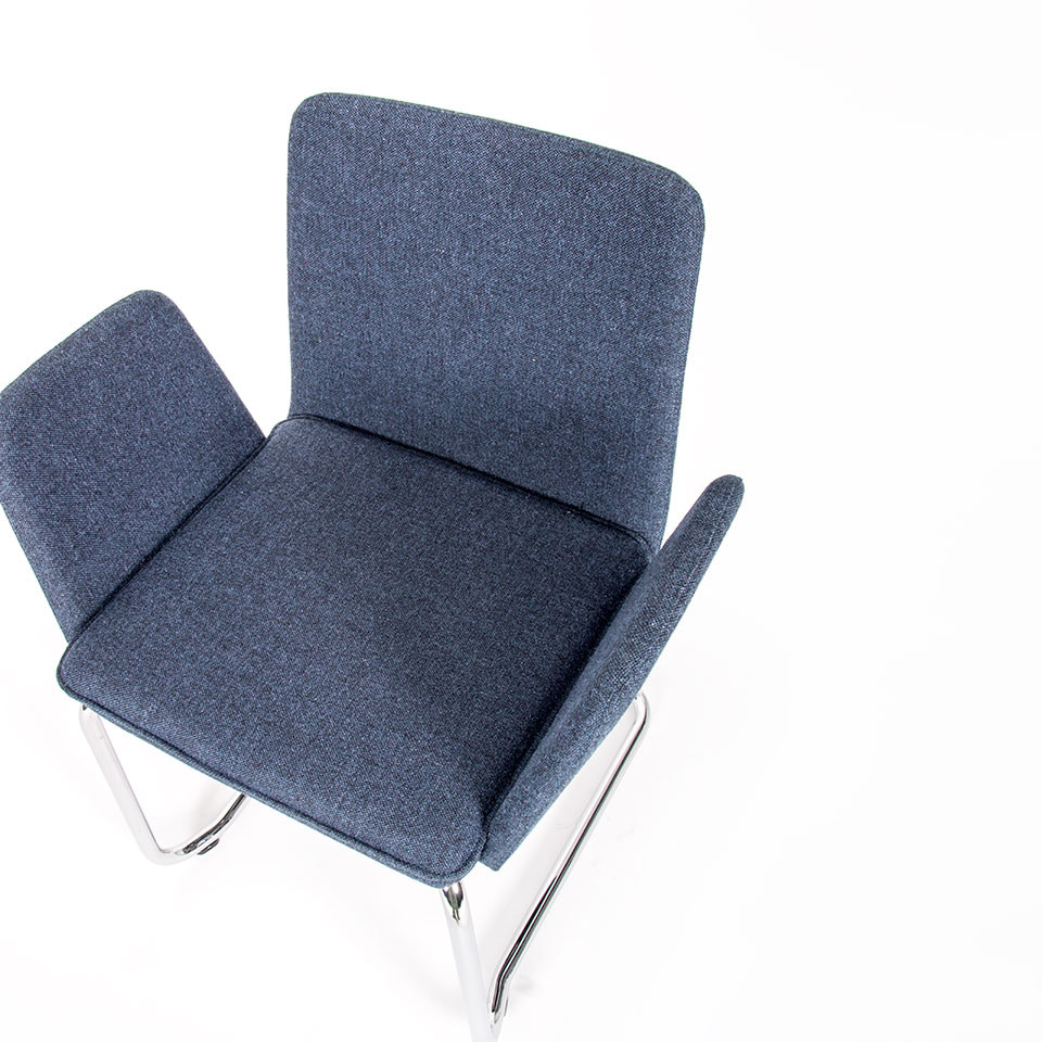 freischwinger-lento-sitting-smart-f-6-stoff-5