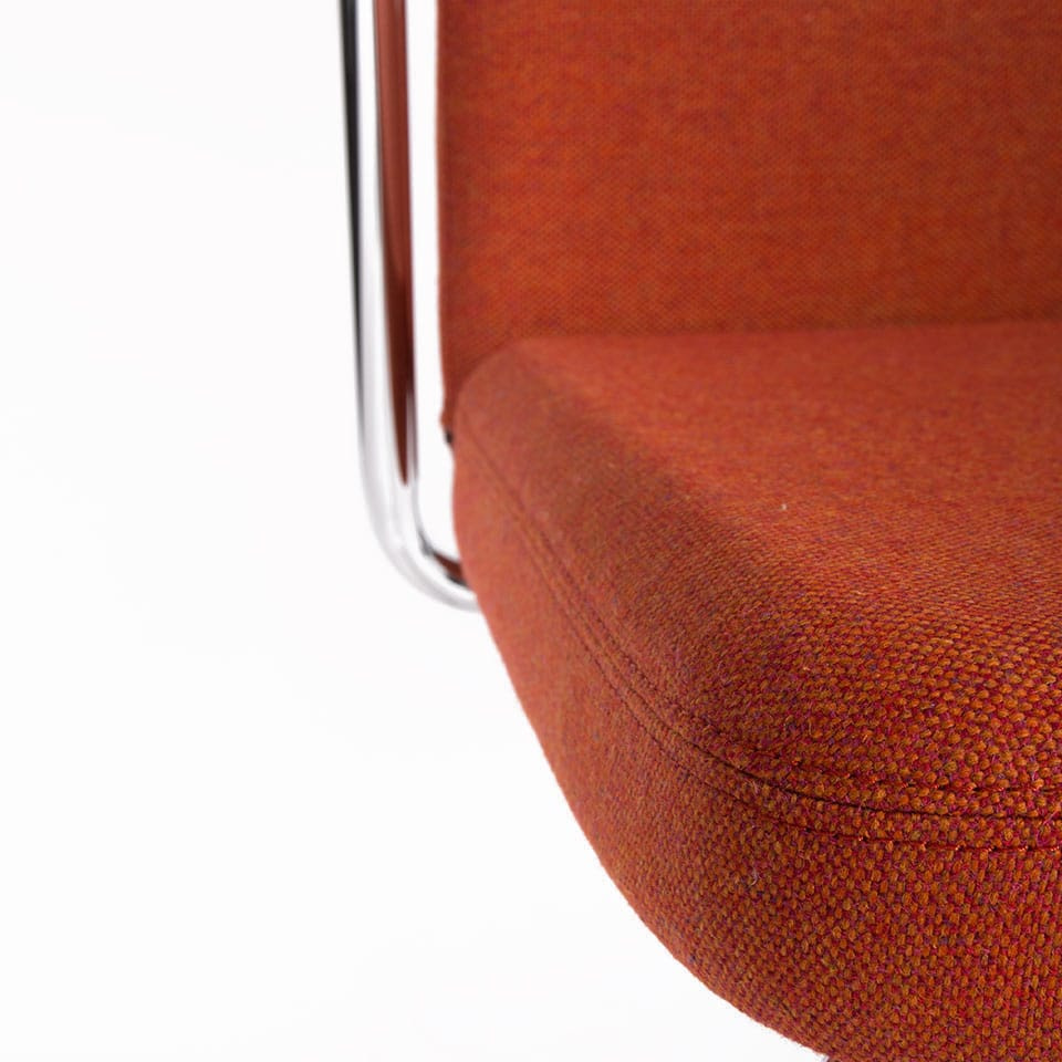 Detailbild Sitz und Rückenlehne agilis Konferenzustuhl Besucherstuhl orange in Stoff direkt vom Hersteller lento versandkostenfrei kaufen